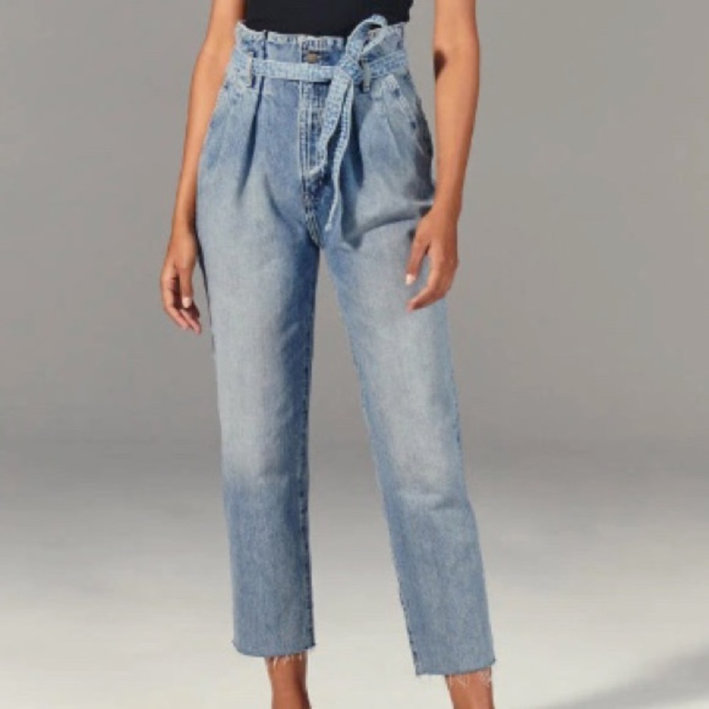Abercrombie and Fitch size 26 Paperbag high-rise jeans with belt